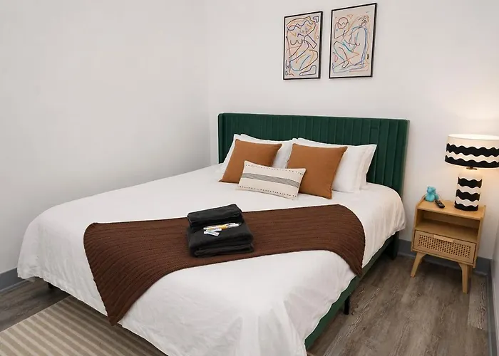 Apartment Luxury 6br Group In Mccormick - Sleeps 12 Chicago