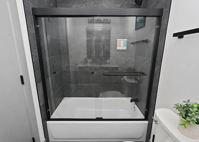 Apartment Luxury 6br Group In Mccormick - Sleeps 12 Chicago