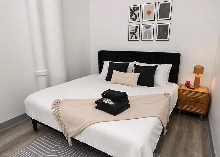 Apartment Luxury 6br Group In Mccormick - Sleeps 12 Chicago