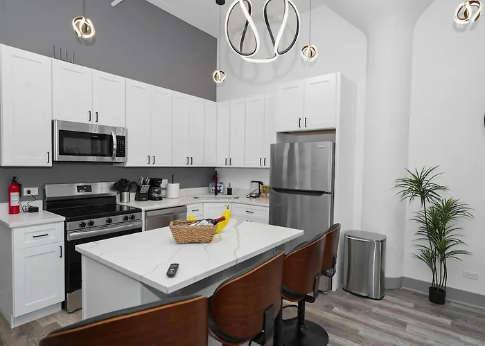 Apartment Luxury 6br Group In Mccormick - Sleeps 12 Chicago